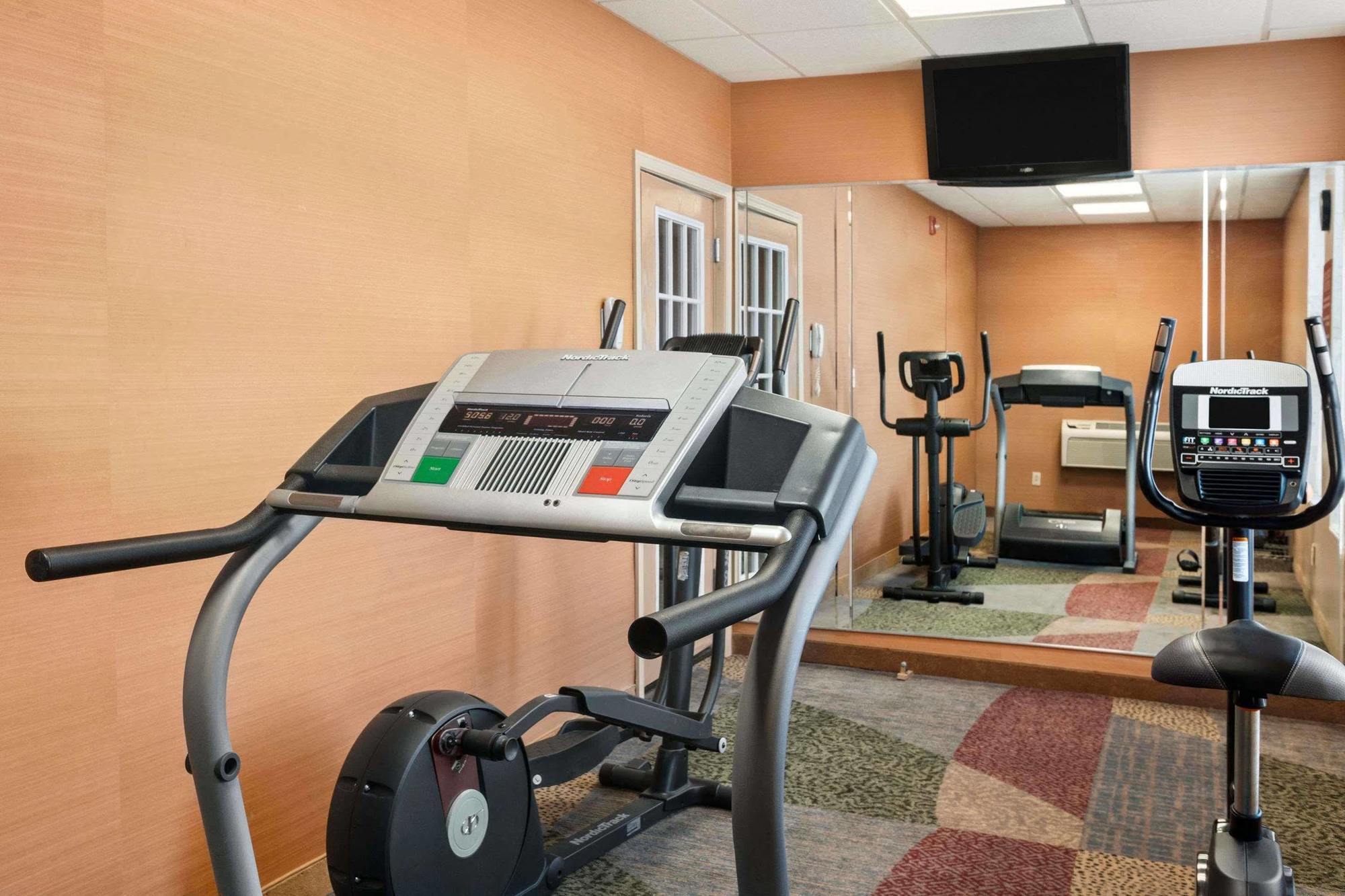 Fairbridge Inn Express Buffalo Airport Williamsville Bagian luar foto